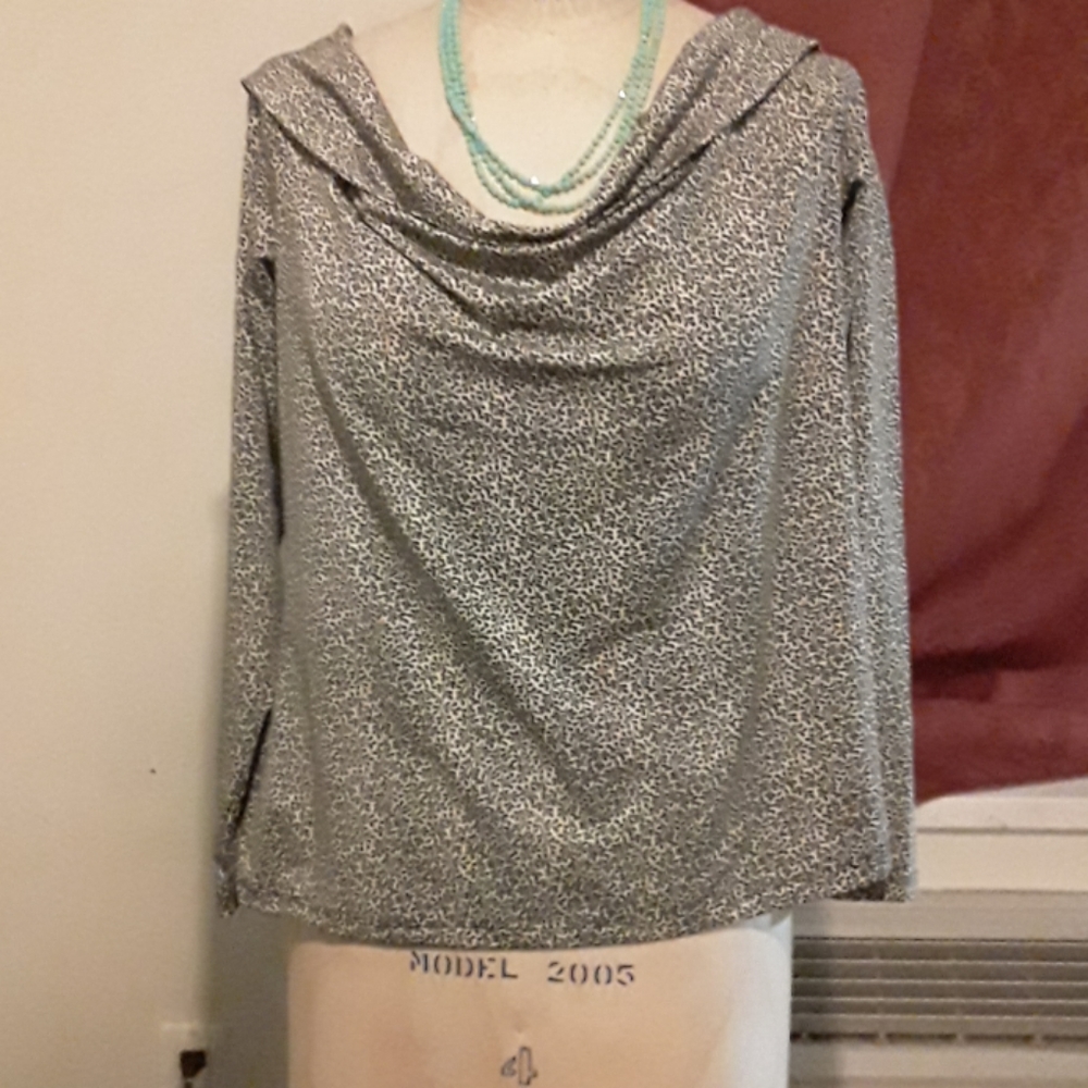 A really pretty blouse that goes off shoulders